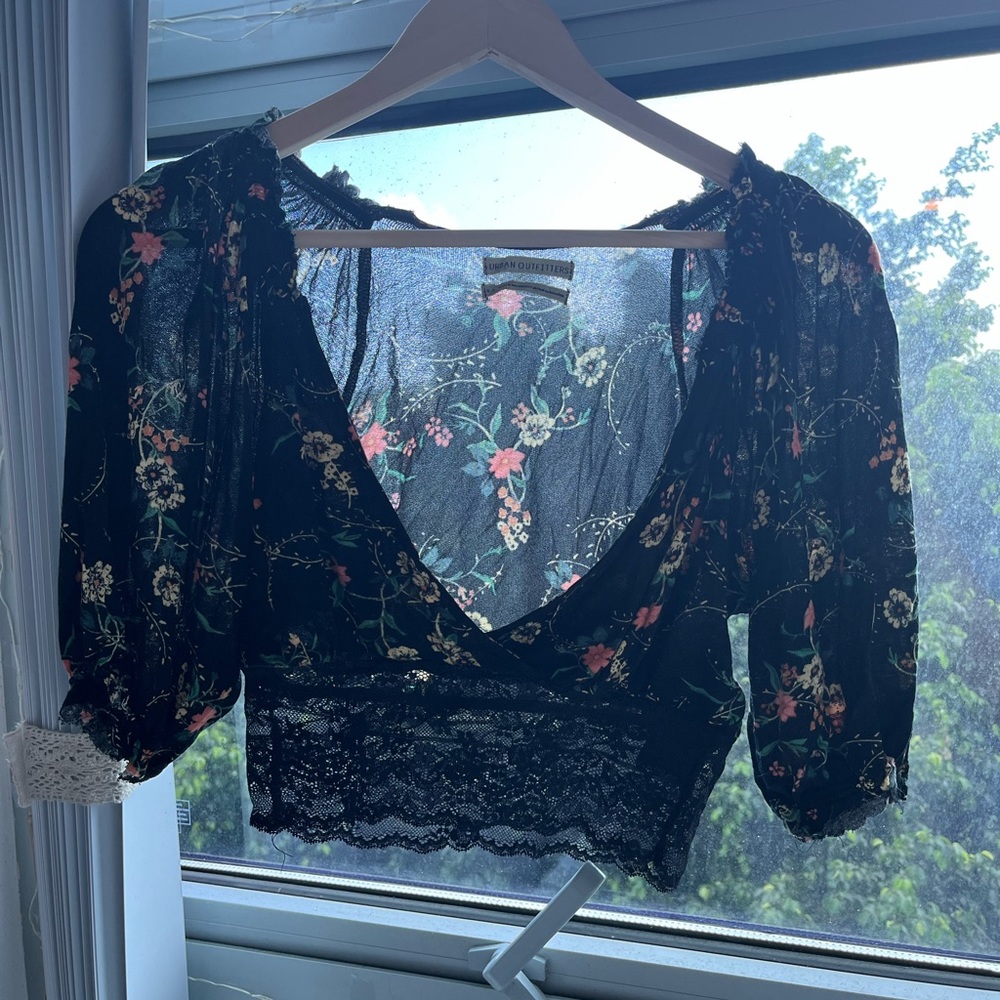 Black floral cropped lace top